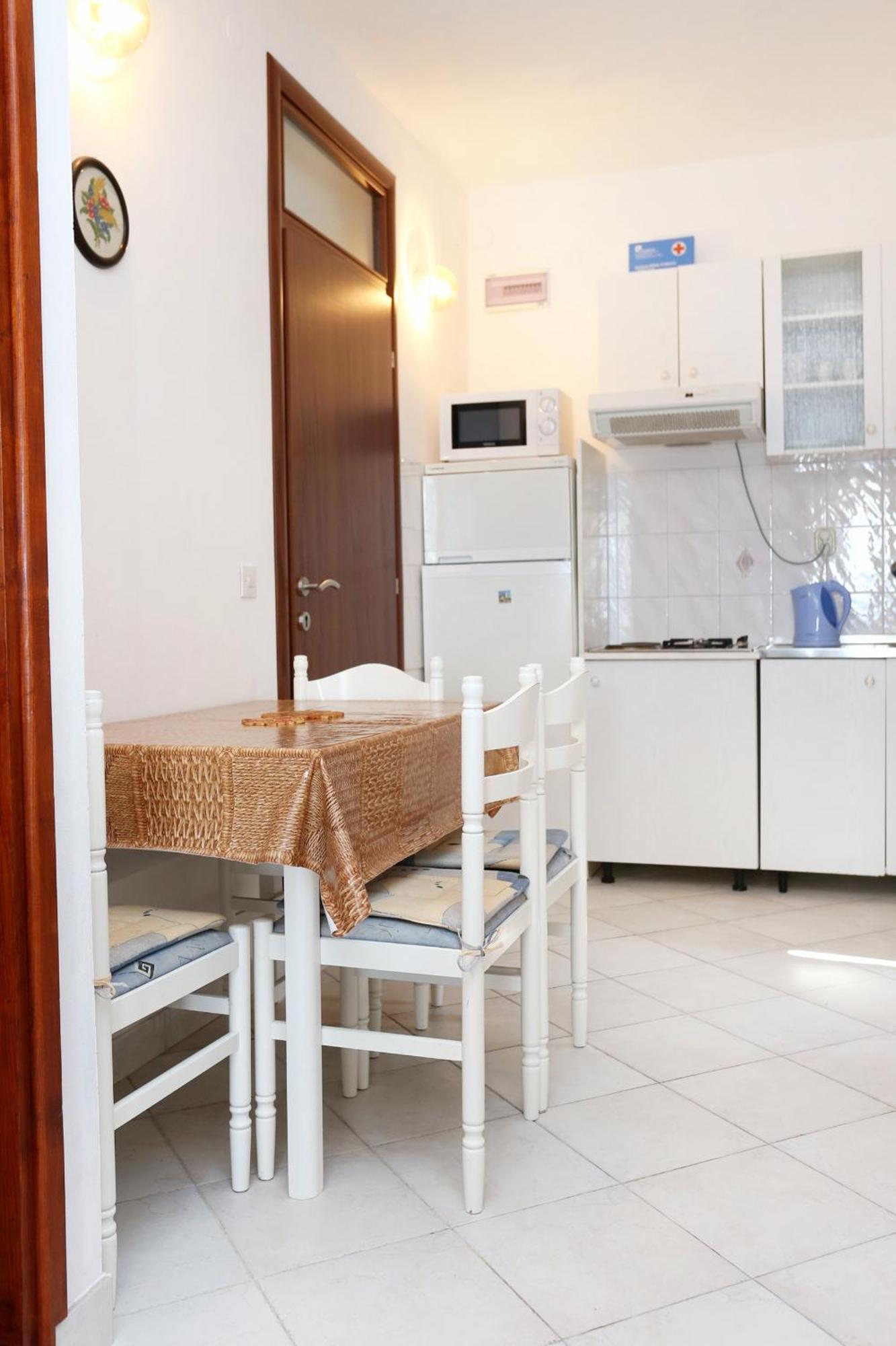Apartments By The Sea Pisak, Omis - 1014 Bilik gambar